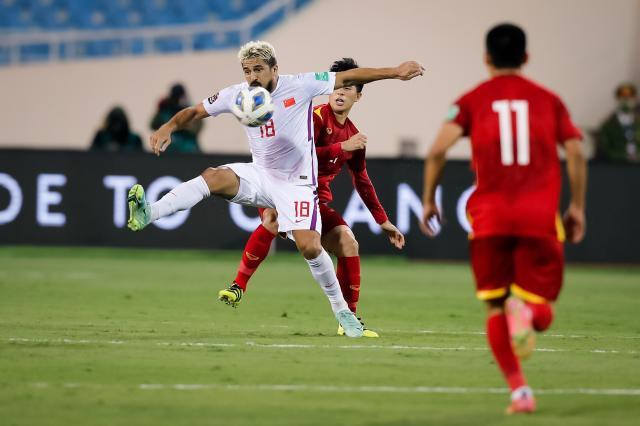 开云注册平台-归化入籍球员赛后各自离队 国足3日凌晨启程回国