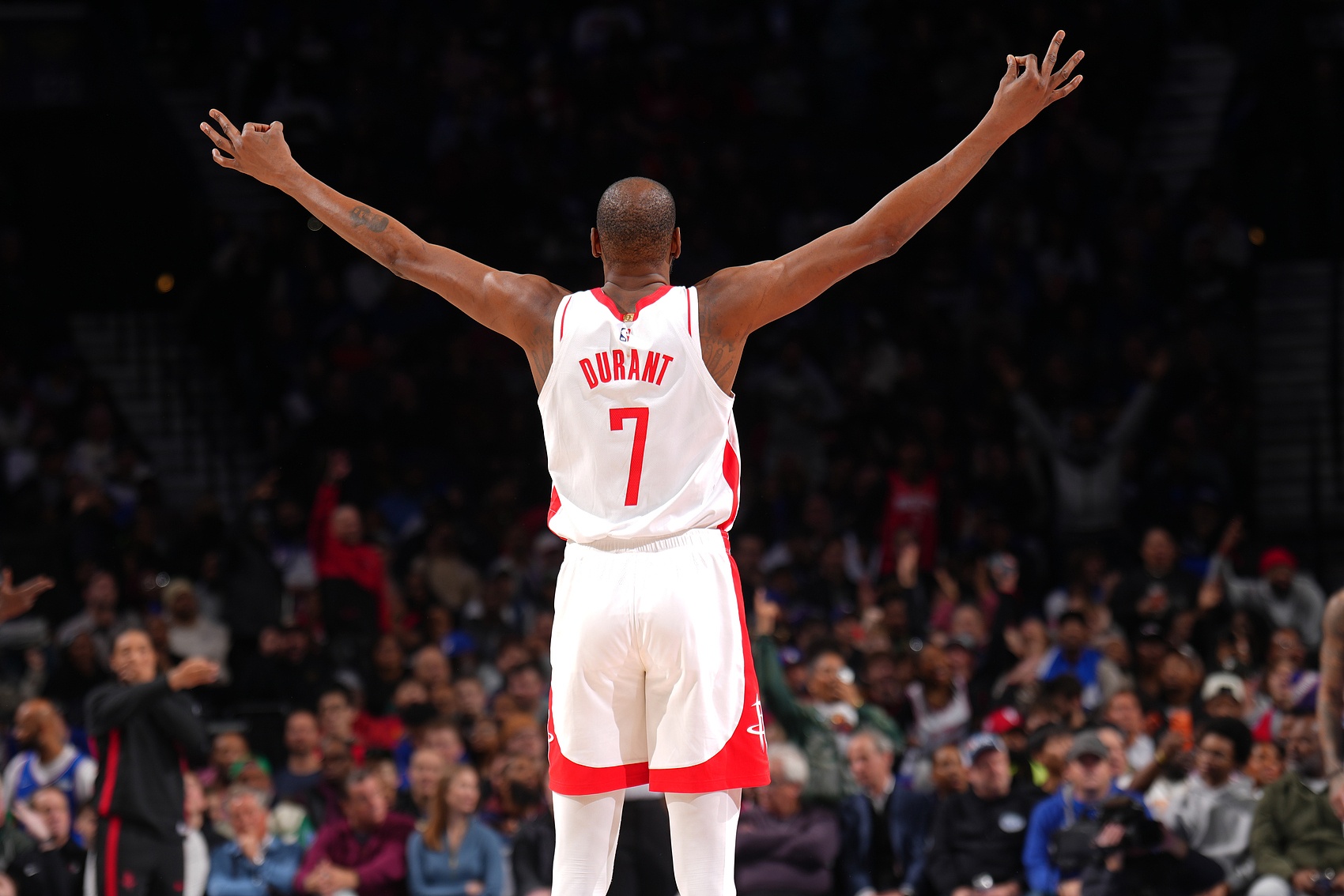 开云注册平台-37岁的杜兰特连续3场30+ 比肩乔丹、詹姆斯、库里、卡尔·马龙